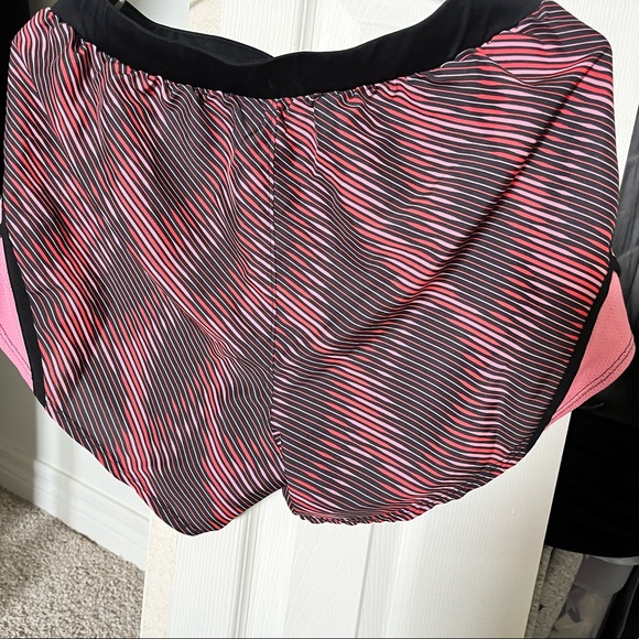 Workout shorts - Picture 2 of 2